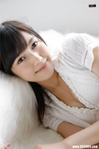 渡边麻友写真集《モフモフまゆゆ》 封面